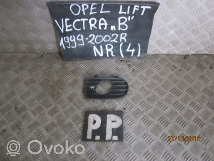 Opel Vectra B Etusumuvalon ritilä 90586628