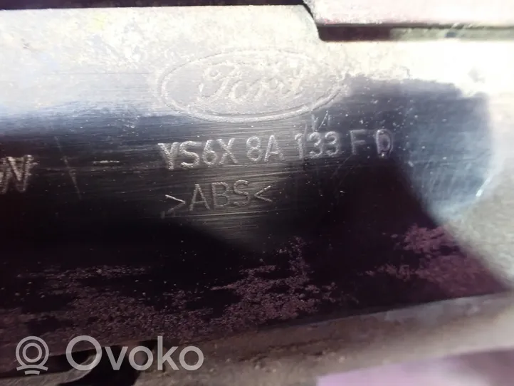 Ford Fiesta Etupuskurin ylempi jäähdytinsäleikkö YS6X8A133F