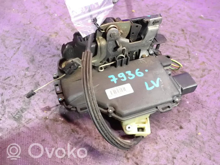 Volkswagen PASSAT B5.5 Etuoven lukko 3B1837015Q