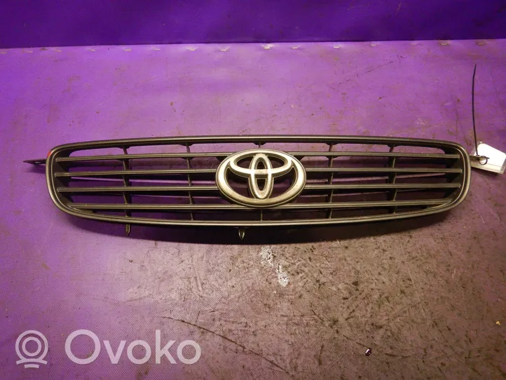 Toyota Corolla E110 Grille calandre supérieure de pare-chocs avant 5311102900