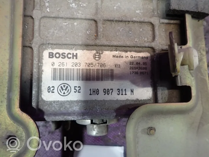 Volkswagen Golf III Unité de commande, module ECU de moteur 1H0907311N