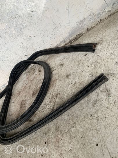 Volkswagen Jetta VI Trunk rubber seal (body) 