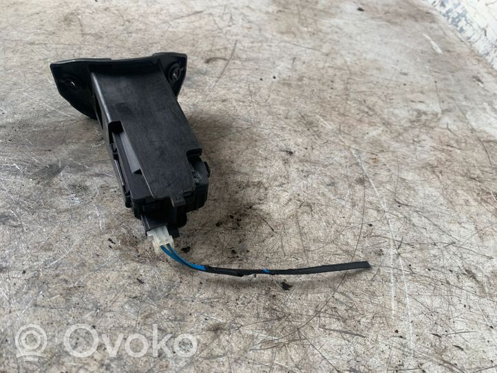 Opel Zafira B Fuel tank cap lock 