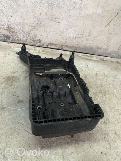 Volkswagen Touran III Battery tray 