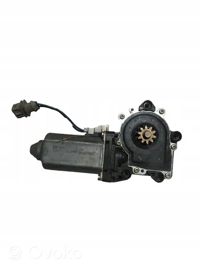 Mercedes-Benz Actros Rear door window regulator motor 0058209142