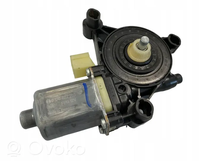 Audi A4 S4 B9 8W Silniczek podnoszenia szyby drzwi tylnych 8W0959801