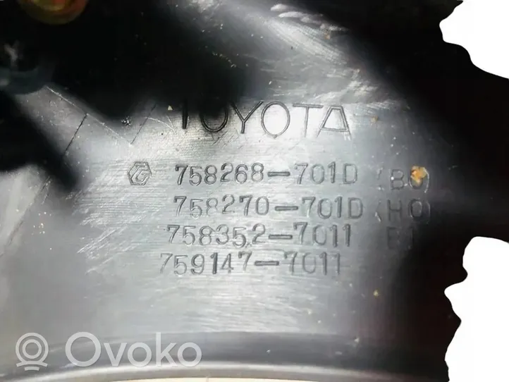 Toyota Yaris Deska rozdzielcza 758268-701D