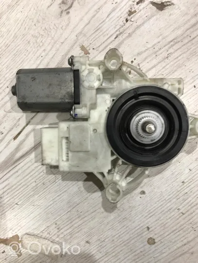 BMW X5 G05 Moteur de lève-vitre de porte avant 9479072