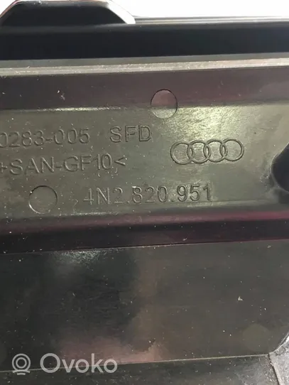 Audi A8 S8 D5 Boczna kratka nawiewu deski rozdzielczej 4N2820951