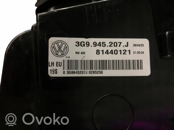 Volkswagen Golf VIII Feux arrière / postérieurs LAMPA