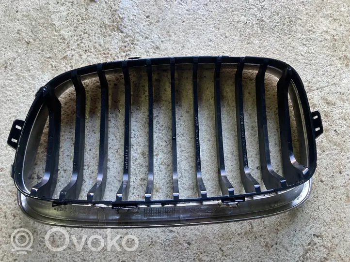 BMW 1 F20 F21 Maskownica / Grill / Atrapa górna chłodnicy RAMKA