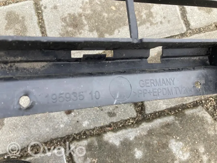 BMW 2 F45 Maskownica / Grill / Atrapa górna chłodnicy 7391588