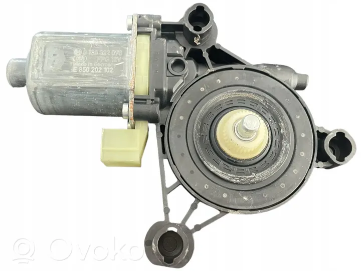 Volkswagen Golf VIII Moteur de lève-vitre de porte avant 5Q0959802C