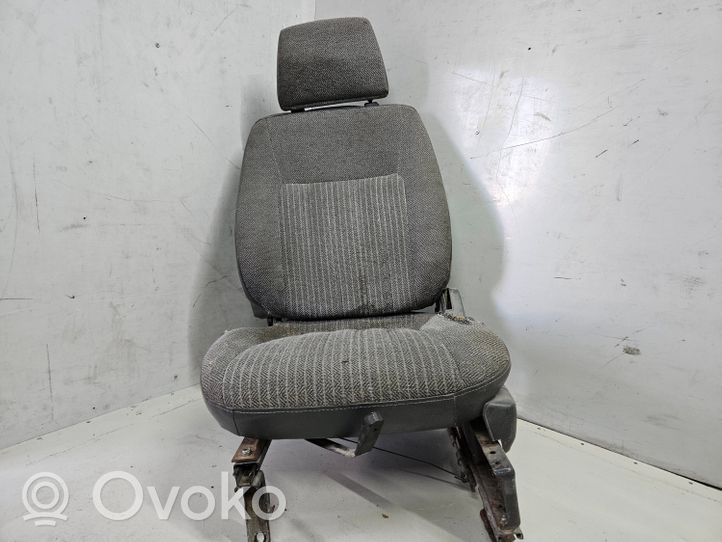 Nissan Patrol Y60 Priekinė vairuotojo sėdynė 020802