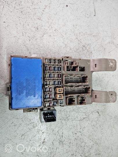 Toyota Corolla E120 E130 Module de fusibles 8264102040