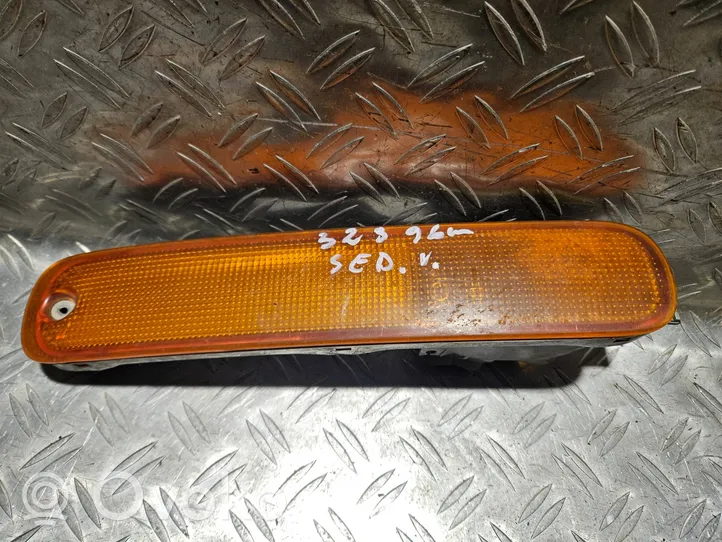 Mazda 323 Kierunkowskaz przedni 210-61700