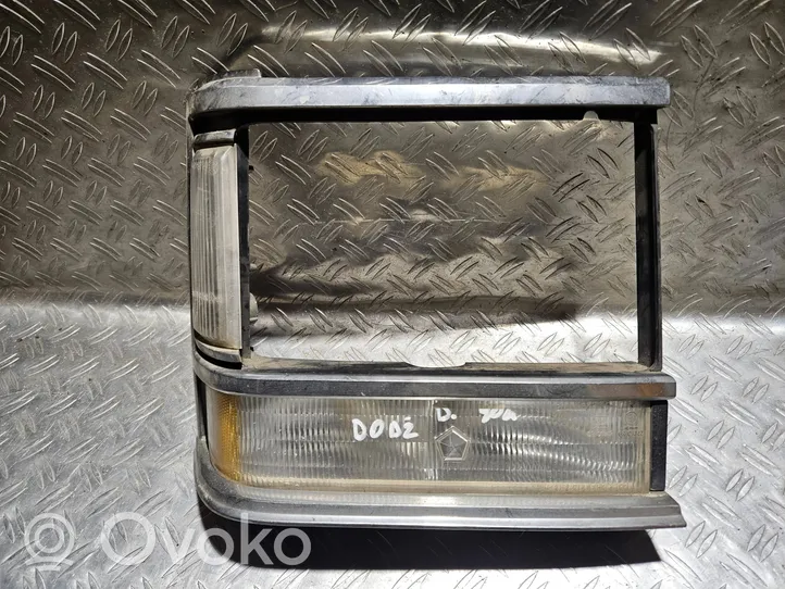 Dodge Caravan Indicatore di direzione anteriore 4388214