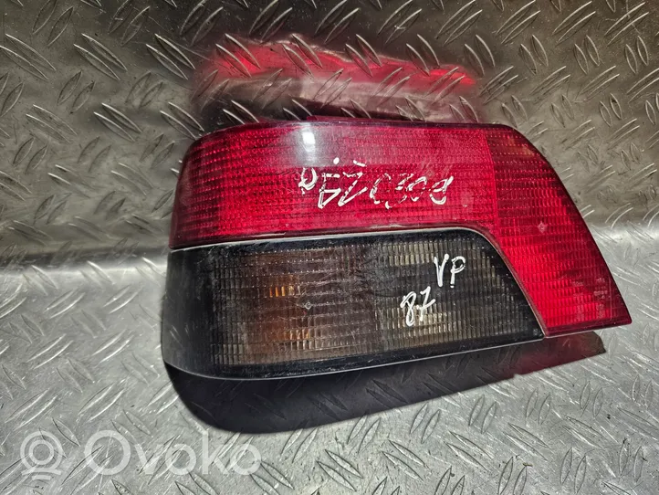 Peugeot 309 Aizmugurējais lukturis virsbūvē 2180G