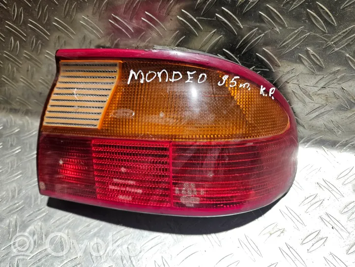 Ford Mondeo MK I Luci posteriori 93BG13A602AA