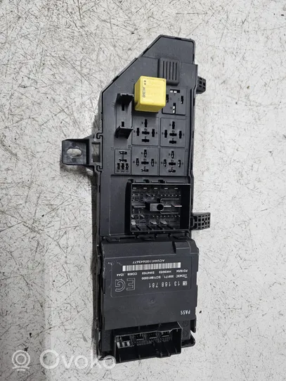 Opel Vectra C Module de fusibles 13181984