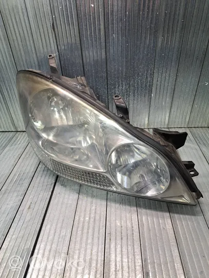 Toyota Avensis Verso Lampa przednia 