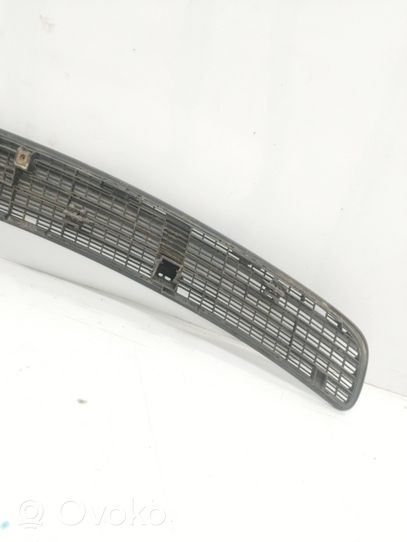 Mercedes-Benz C W203 Bonnet/hood grill 2038800205