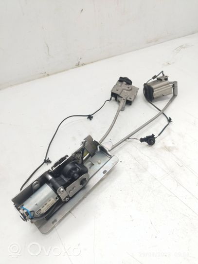 Audi A4 S4 B6 8E 8H Sudedamo stogo mechanizmo varikliukas 8H0829399