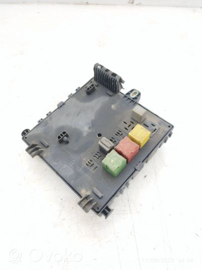 Opel Vectra C Module de fusibles 13112913