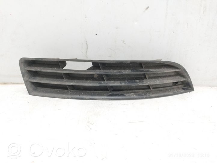 Volkswagen PASSAT B6 Mascherina/griglia fendinebbia anteriore 3C0853666