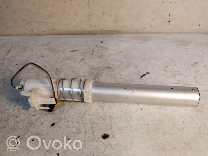 Audi A8 S8 D3 4E Sensore di livello del carburante 88381443