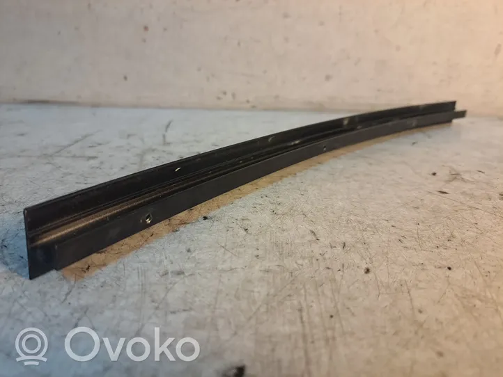 BMW 5 E60 E61 Priekšpusē durvju dekoratīvā apdare (moldings) 