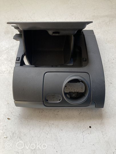 Volkswagen Jetta V Panelės apdailos skydas (apatinis) 1K11858367