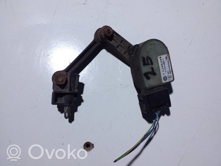 Volkswagen Touareg I Air suspension front height level sensor 7L0616213B