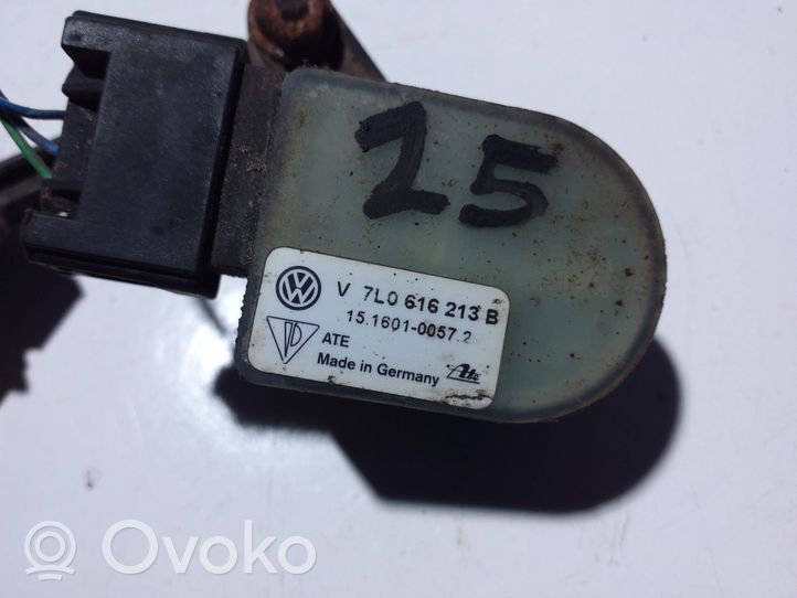 Volkswagen Touareg I Air suspension front height level sensor 7L0616213B