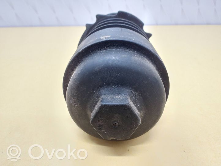 Audi A8 S8 D3 4E Supporto di montaggio del filtro dell’olio 8558686