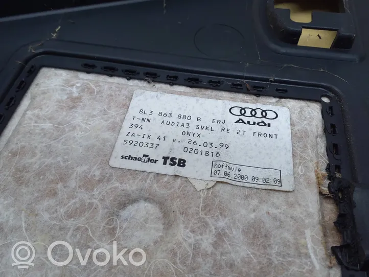 Audi A3 S3 8L Takaistuintilan ylempi sivulista 8L3863880B