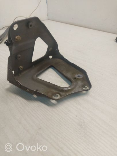 Audi A6 S6 C6 4F Supporto di montaggio del parafango 4F0821135