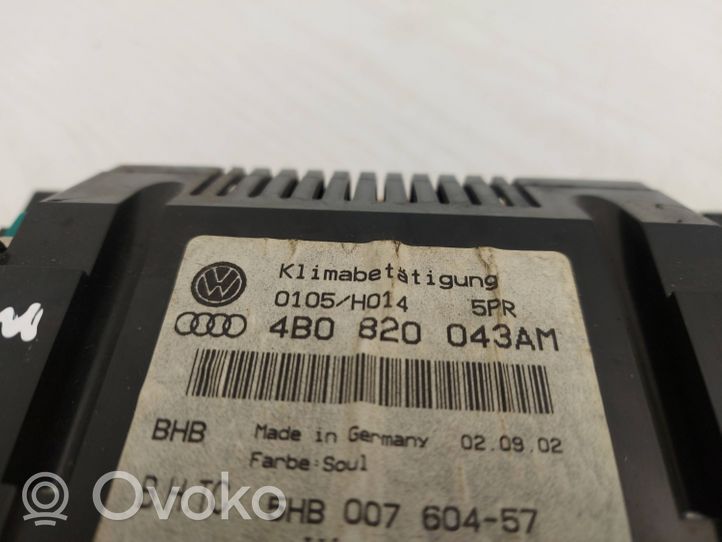 Audi A6 S6 C5 4B Oro kondicionieriaus/ klimato/ pečiuko valdymo blokas (salone) 4B0820043AM