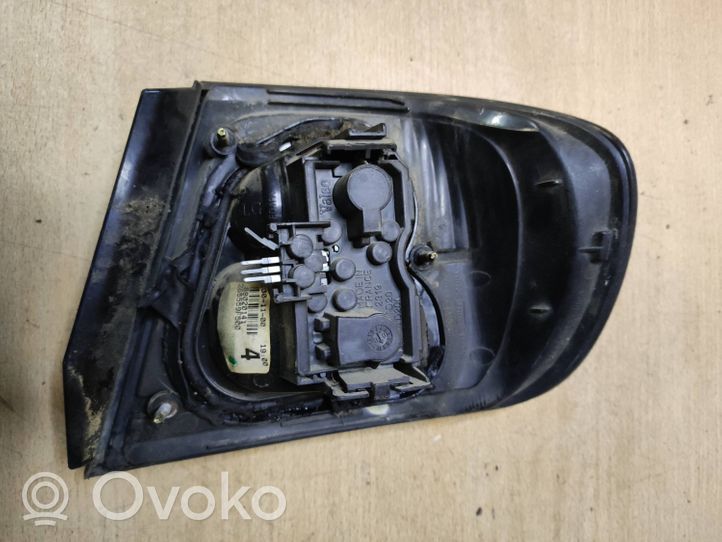 Nissan Primera Takaluukun takavalot 89020141