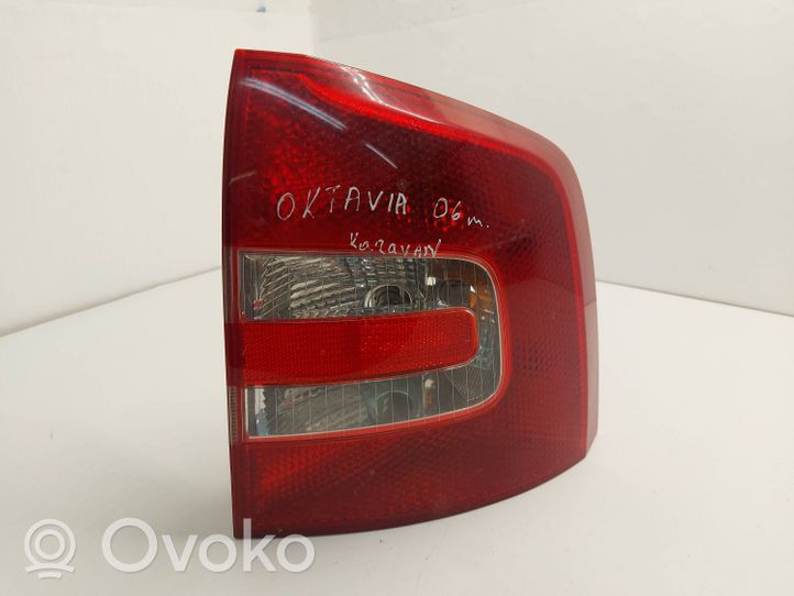 Skoda Octavia Mk2 (1Z) Lampa tylna 1Z9945112B
