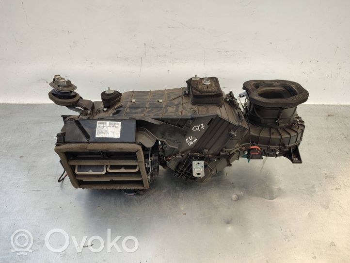 Audi Q7 4L Salono oro mazgo plastikinis korpusas 7L0815159