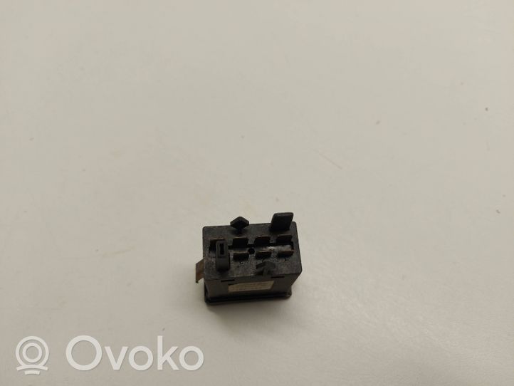 Audi 80 90 S2 B4 Botón interruptor de luz de peligro 4A0941509