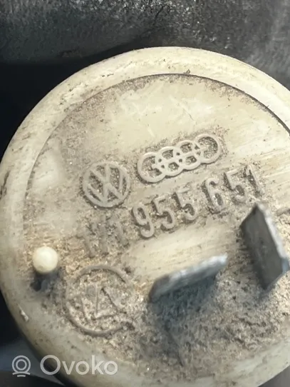 Volkswagen PASSAT B3 Pompe de lave-glace de pare-brise 171955651