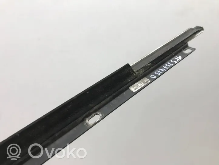 Volkswagen Golf VI Rivestimento modanatura del vetro della portiera anteriore 1K0837475D