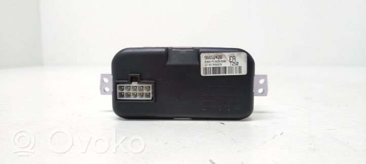 Chevrolet Aveo Monitori/näyttö/pieni näyttö 96652426