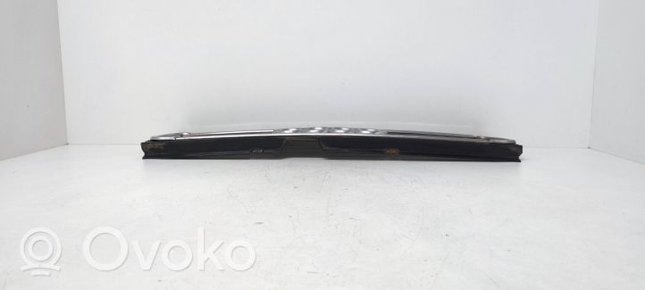 Audi 80 90 B2 Grille calandre supérieure de pare-chocs avant 811853655