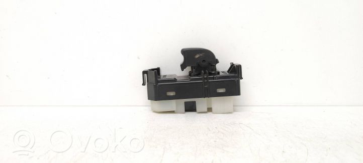 Toyota Corolla Verso E121 Electric window control switch 514746