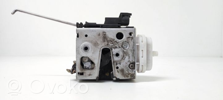 Audi A4 S4 B5 8D Serrure de porte avant 4D1837015A