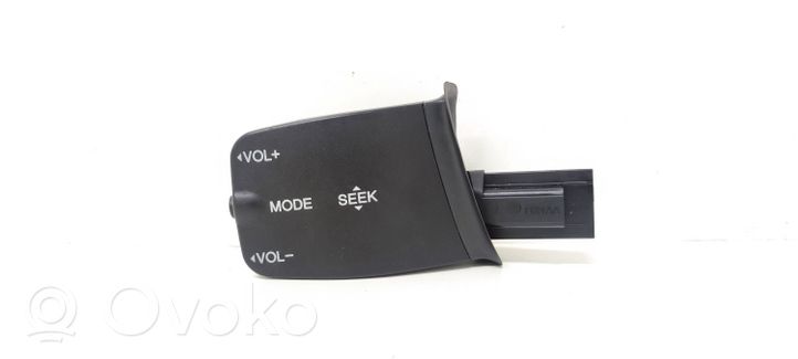 Ford Focus Interruttore di controllo dell’audio 758709