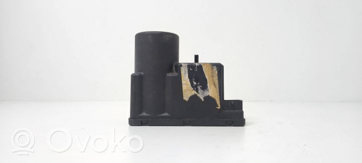 Audi A4 S4 B5 8D Central locking vacuum pump 4A0862257A